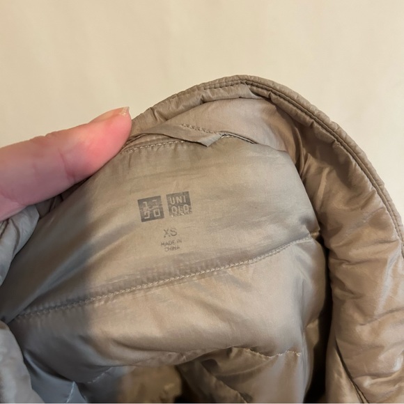 Uniqlo Ultra Light Packable Down Puffer Full Zip Jacket Tan Size XS - Picture 2 of 3